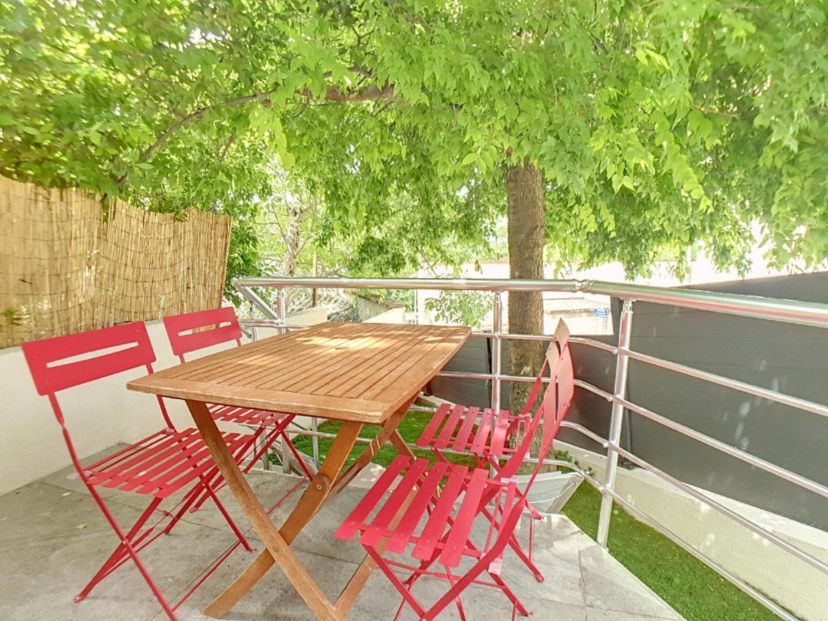 Stop Chez M Select Garden # Qualite # Confort # Simplicite Saint-Fons エクステリア 写真